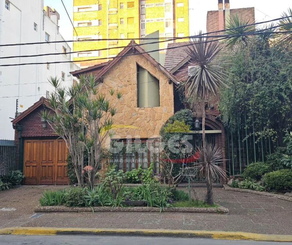 Casa en PASAJE YASKY al 400