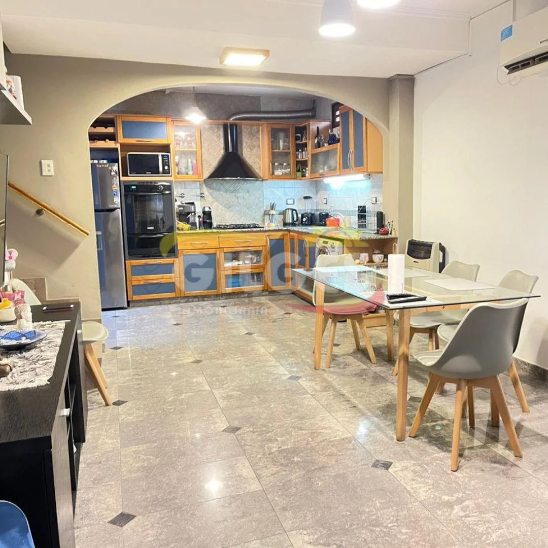 Casa en MAIPU al 400