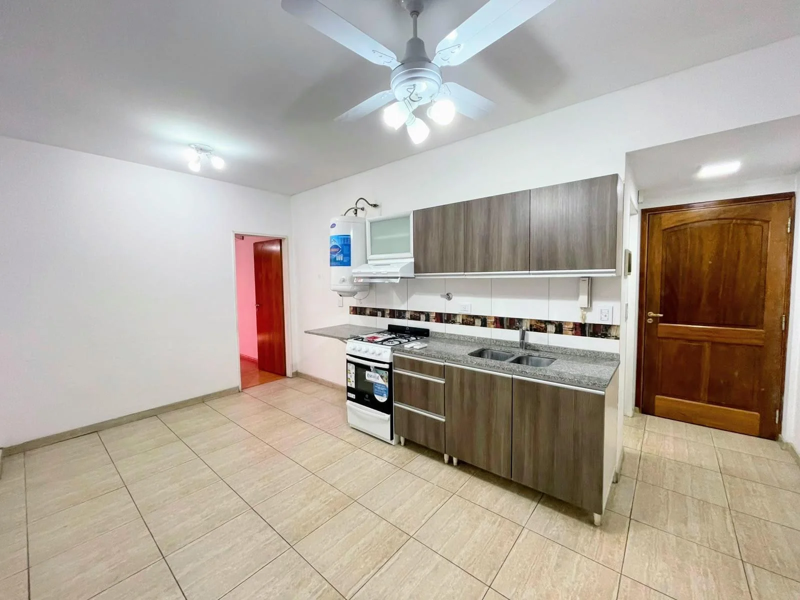 Departamento en JOSE MARTI al 300