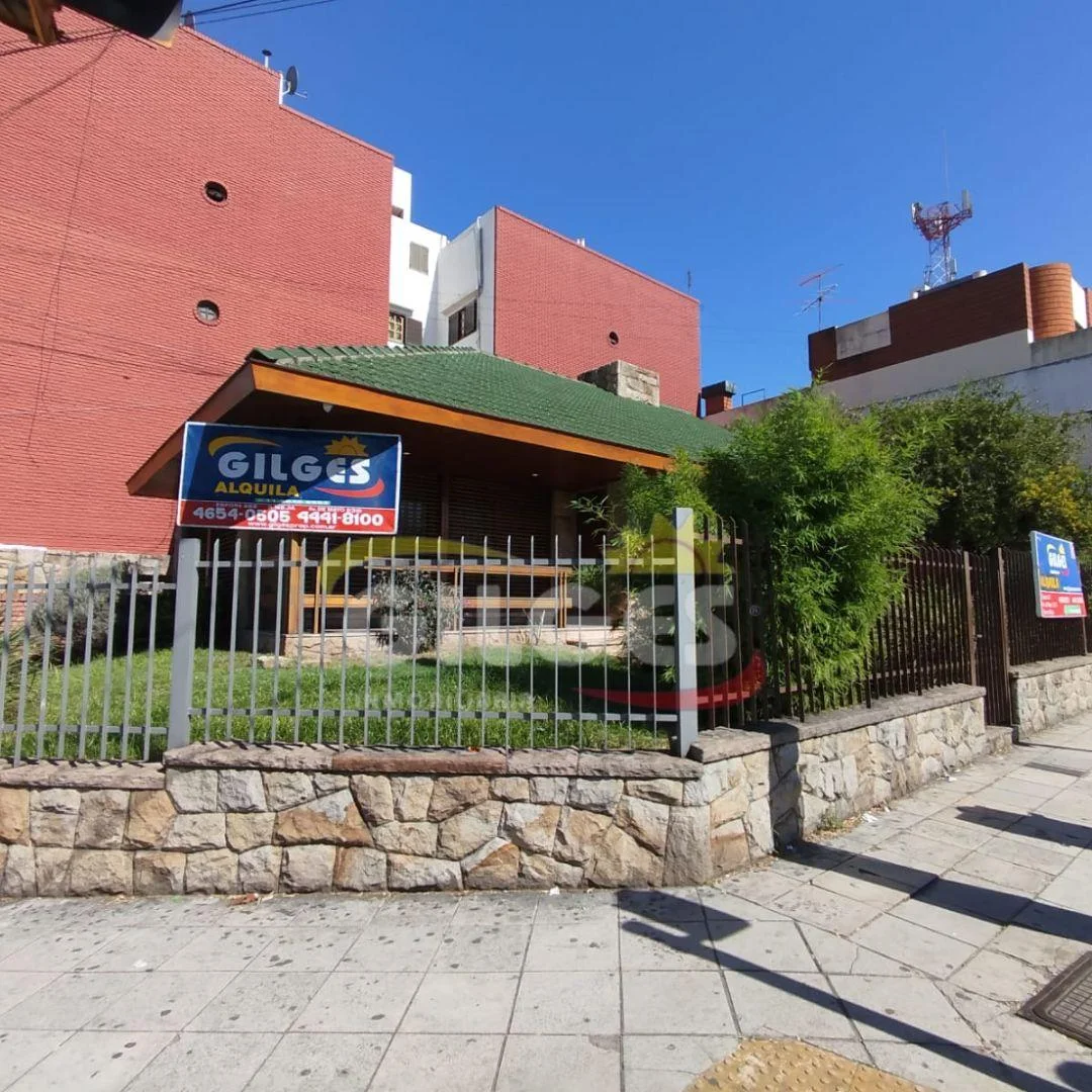 Casa en AV. GRAL. PAZ al 13400