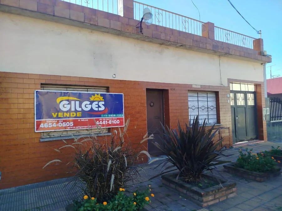 Casa en FCIO. VARELA  al 1200