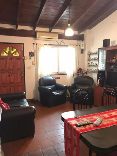 Casa en REYES CATOLICOS  al 300