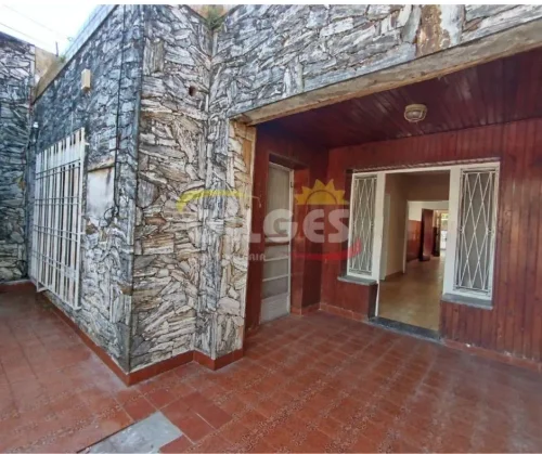 Casa en CARLOS GARDEL al 1700