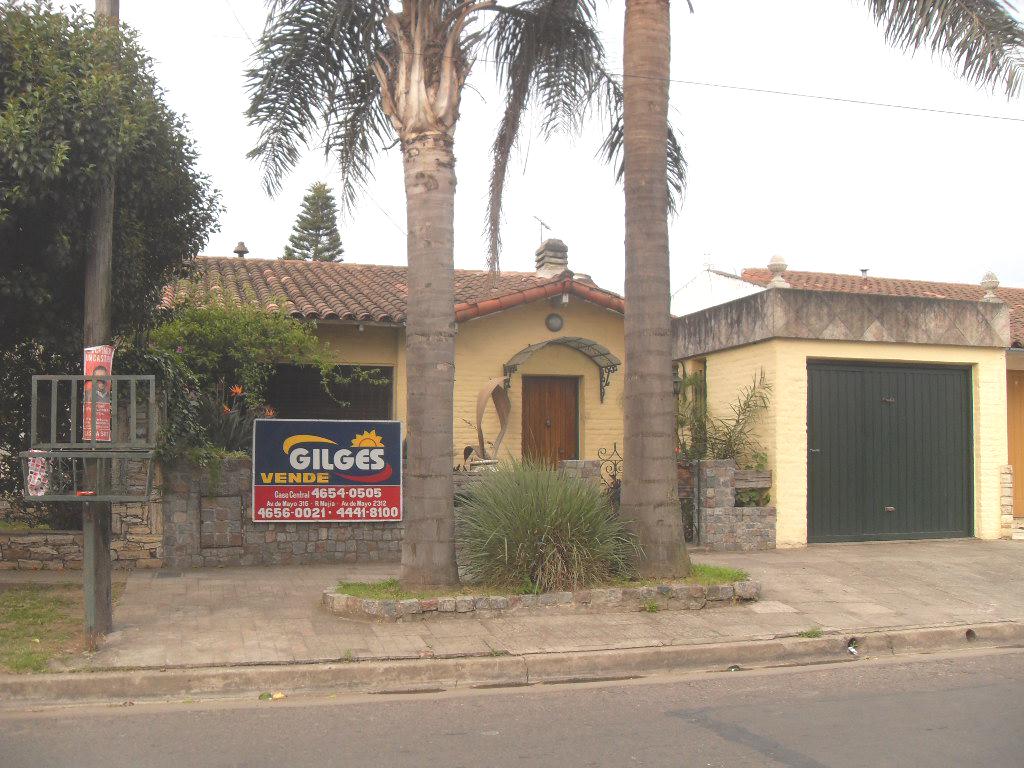 Chalet 5 ambientes s/lote de 10x42mts   en  PADRE CASTAÑER al 1400