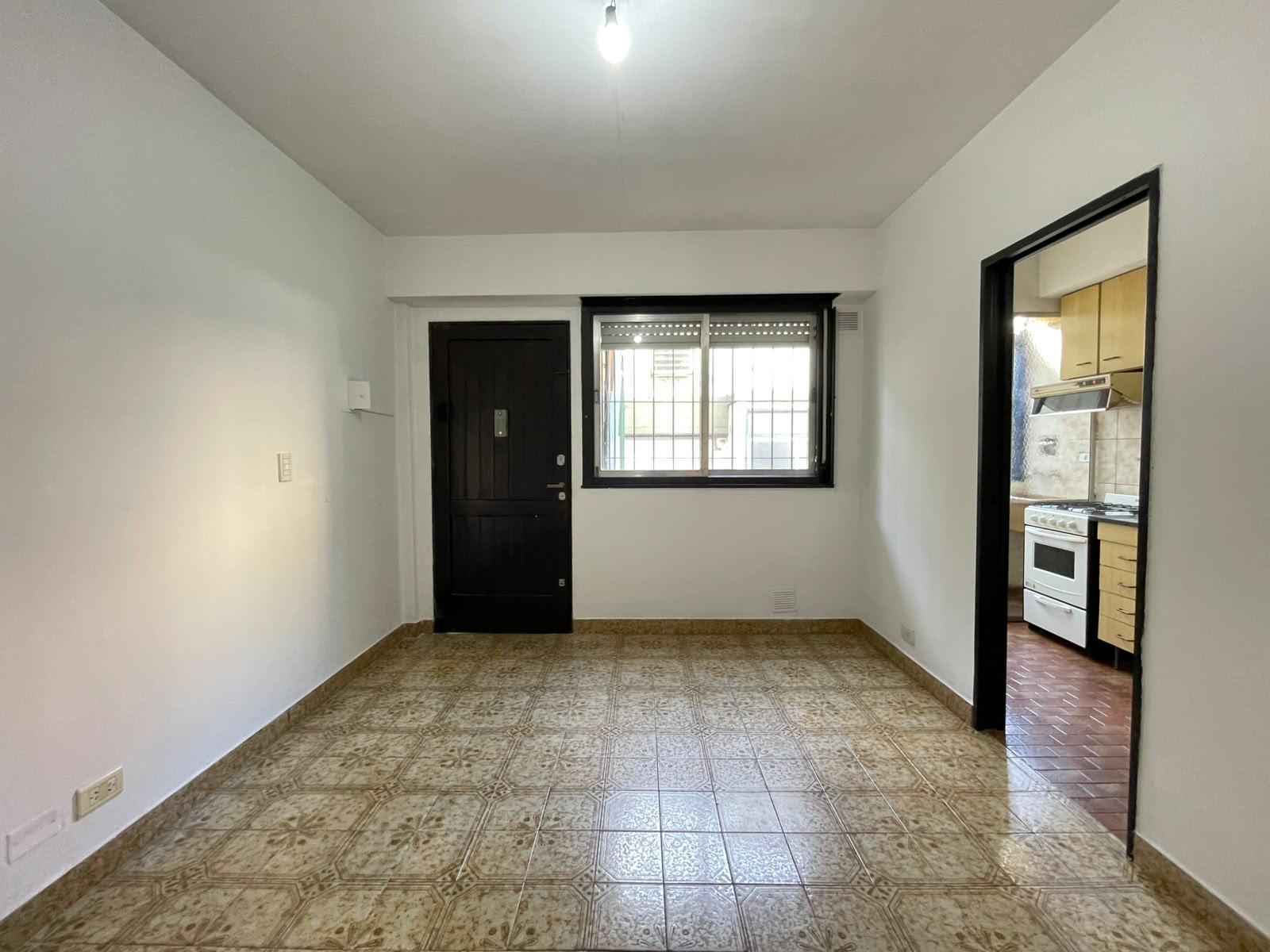 Departamento en 3 Ambientes en Edificio Estilo Colonial   BME MITRE  al 700