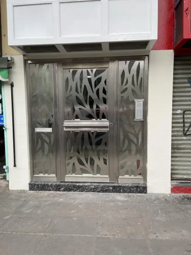 Local en BRANDSEN  al 2400