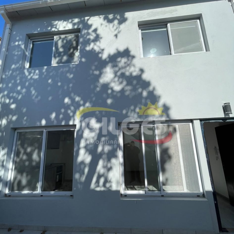 Depto 3 amb en duplex con patio "a estrenar" en Lomas del Mirador