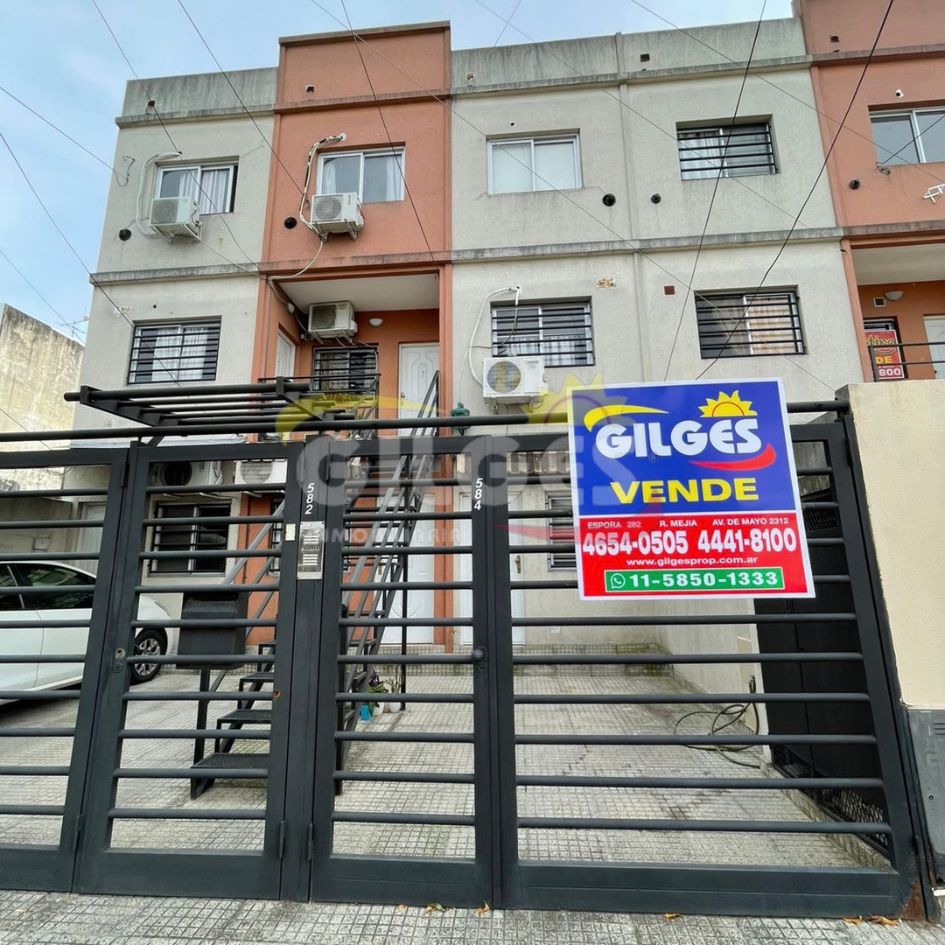 Venta depto 2 amb con patio y espacio guarda coche en Ramos Mejia