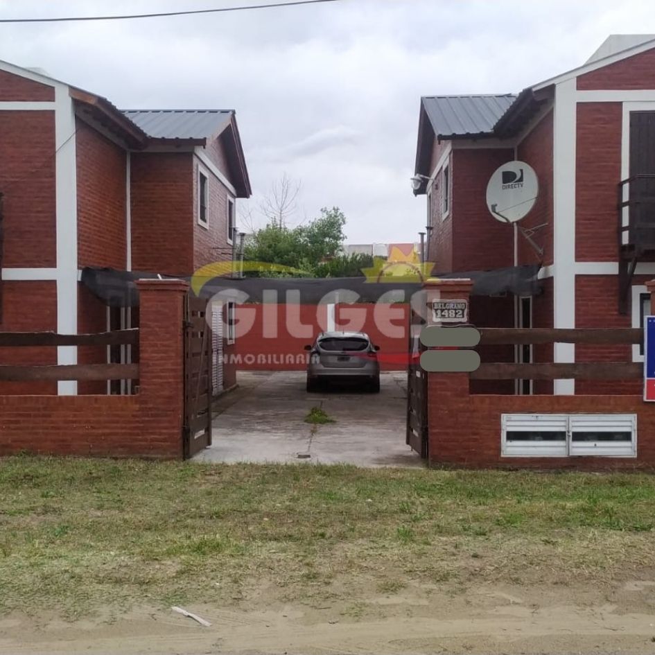 Casa en BELGRANO  al 1400